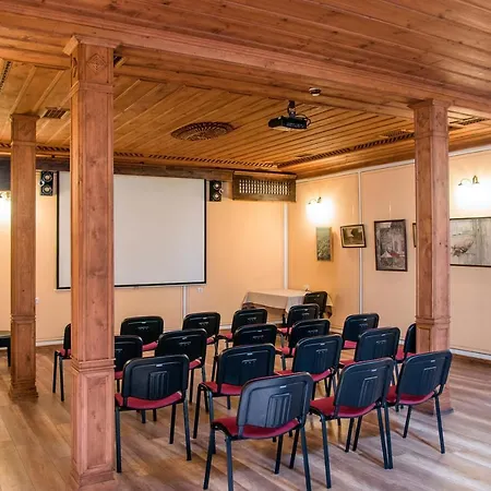 Art White House In Ancient Apartment *
